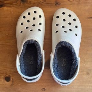 Women’s fluffy crocs